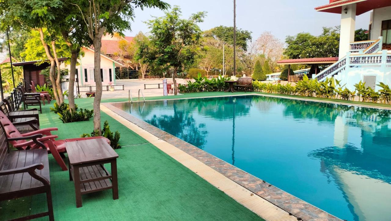 Toh Buk Seng Ayutthaya Hotel Bagian luar foto