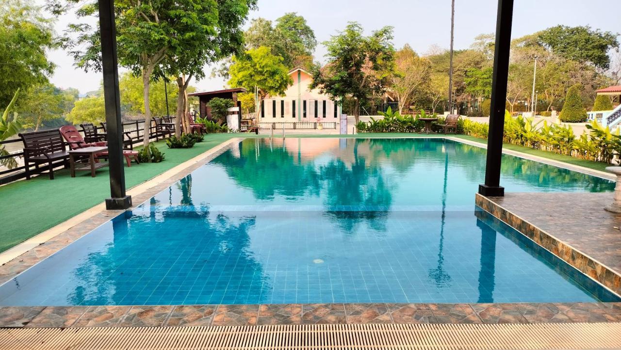 Toh Buk Seng Ayutthaya Hotel Bagian luar foto
