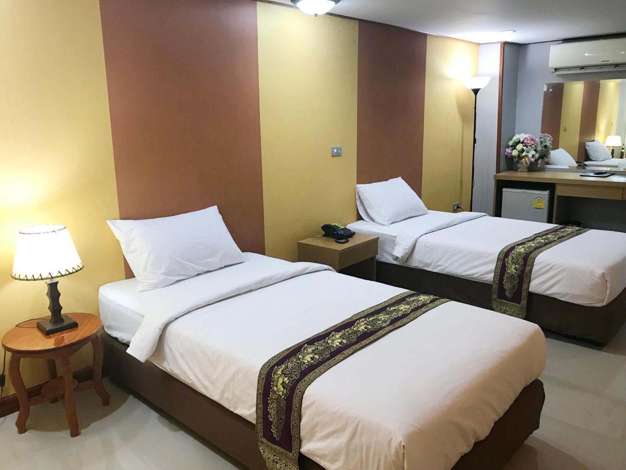 Toh Buk Seng Ayutthaya Hotel Bagian luar foto