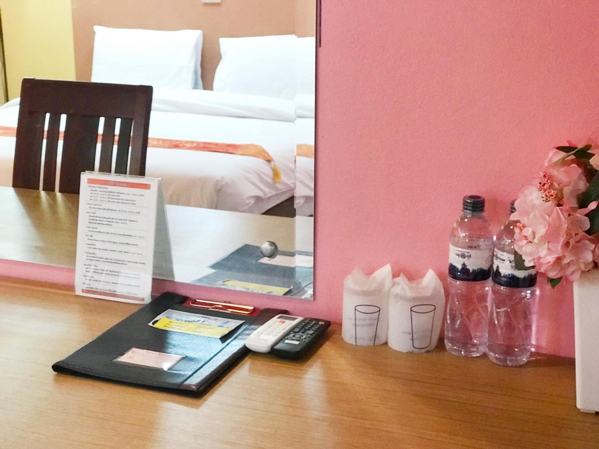 Toh Buk Seng Ayutthaya Hotel Bagian luar foto