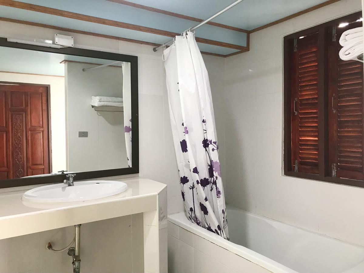 Toh Buk Seng Ayutthaya Hotel Bagian luar foto