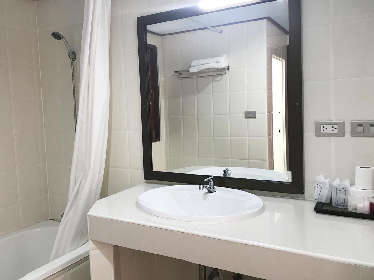 Toh Buk Seng Ayutthaya Hotel Bagian luar foto
