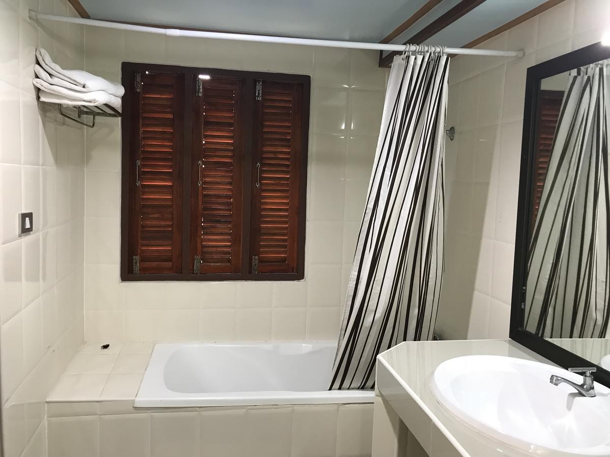 Toh Buk Seng Ayutthaya Hotel Bagian luar foto