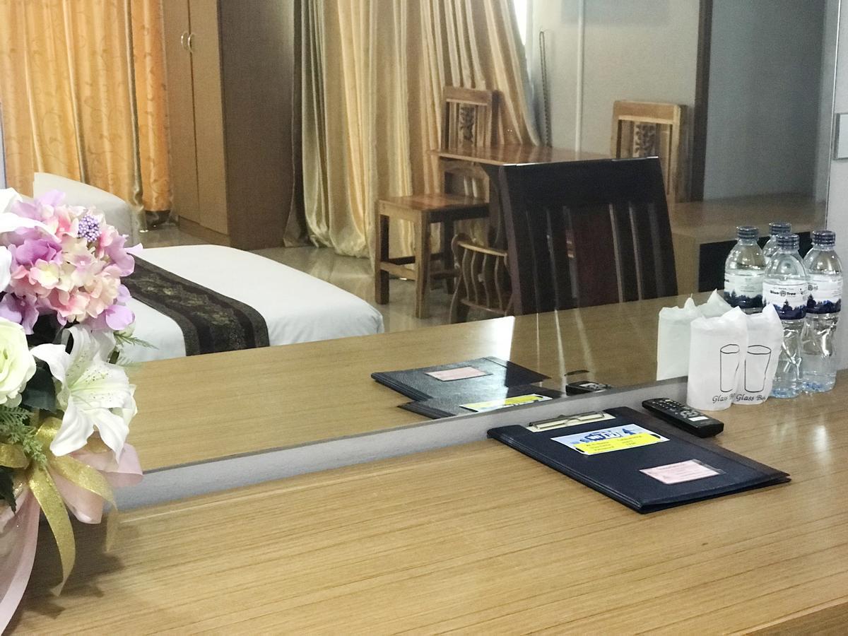 Toh Buk Seng Ayutthaya Hotel Bagian luar foto