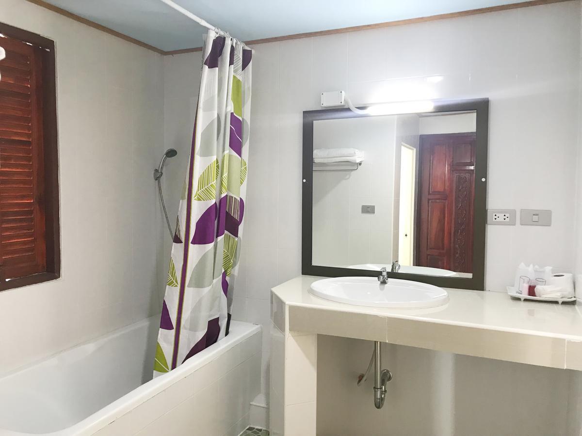 Toh Buk Seng Ayutthaya Hotel Bagian luar foto