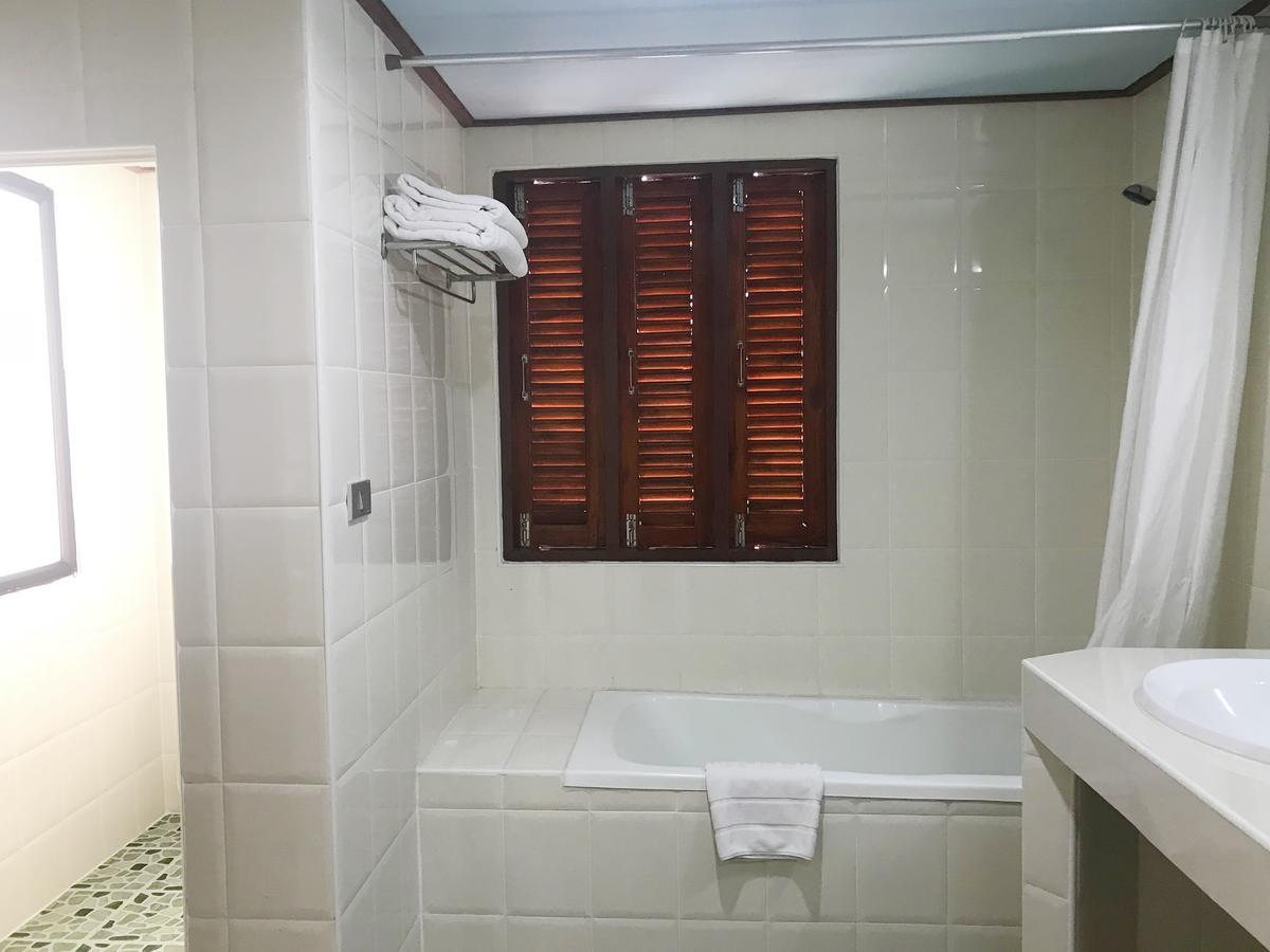 Toh Buk Seng Ayutthaya Hotel Bagian luar foto
