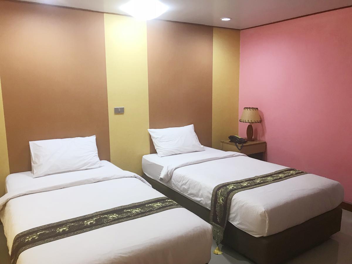 Toh Buk Seng Ayutthaya Hotel Bagian luar foto