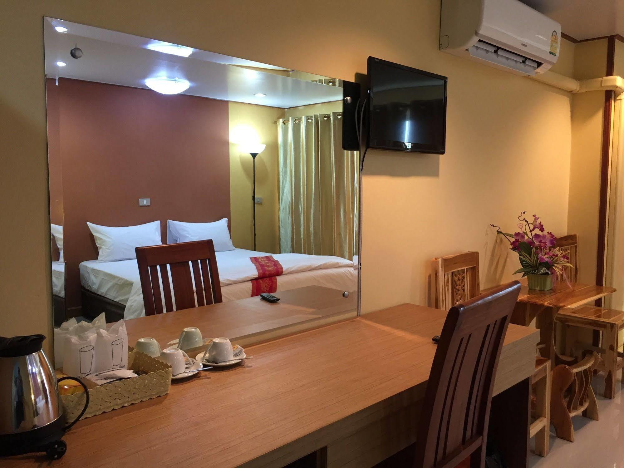 Toh Buk Seng Ayutthaya Hotel Bagian luar foto