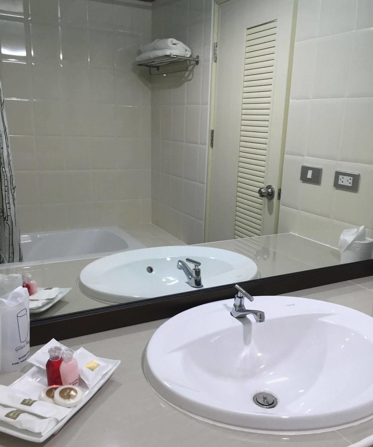Toh Buk Seng Ayutthaya Hotel Bagian luar foto