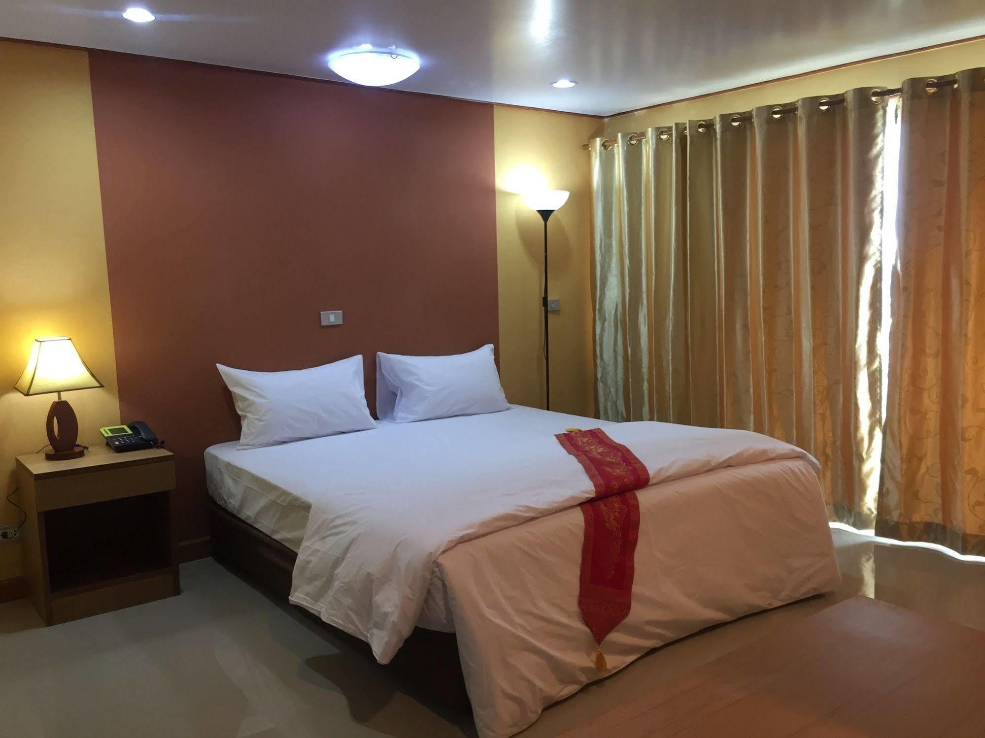 Toh Buk Seng Ayutthaya Hotel Bagian luar foto