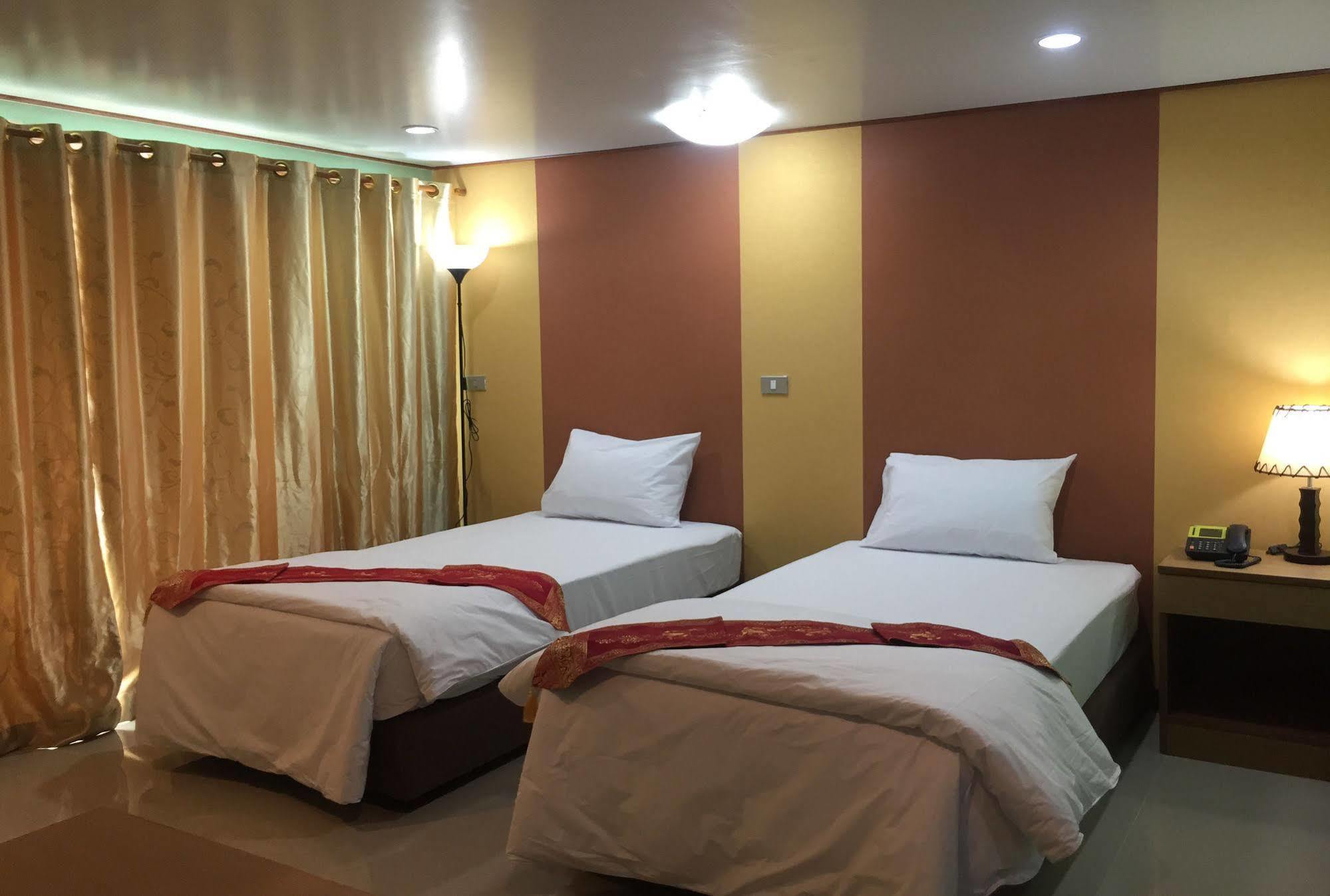 Toh Buk Seng Ayutthaya Hotel Bagian luar foto